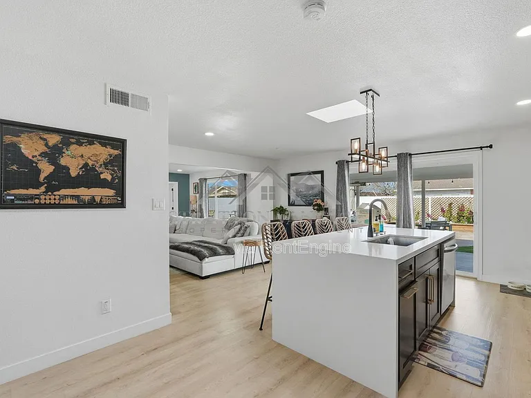 8516 E Lewis Ave — Photo 10