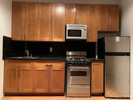 Rented by City Connections Realty | media 2