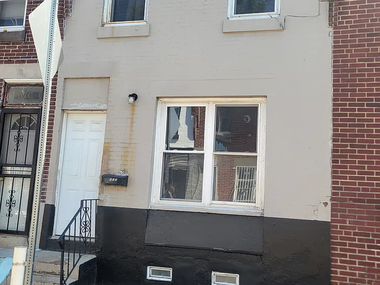 808 E Madison St — Photo 1