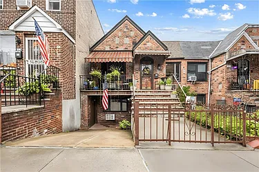 233 Dahlgren Place, #1