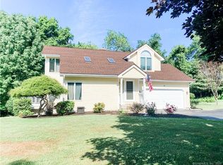 822 Wrights Crossing Rd, Pomfret Center, CT 06259