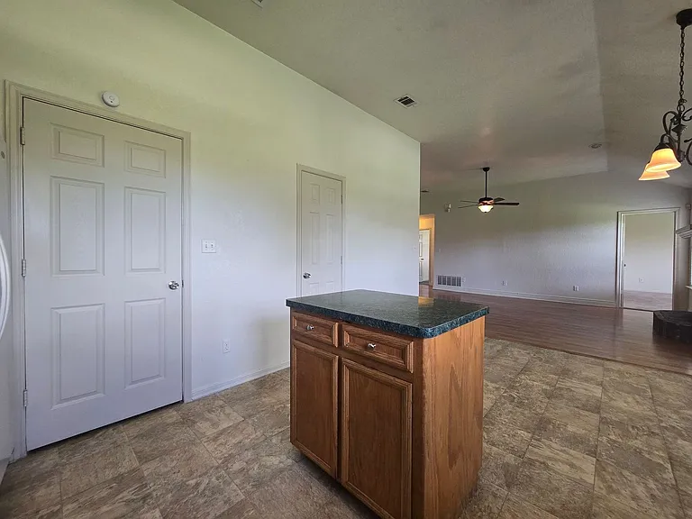 2305 Amethyst Dr — Photo 6