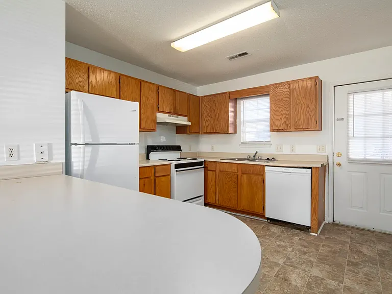 Cottonwood Apartments — Photo 12