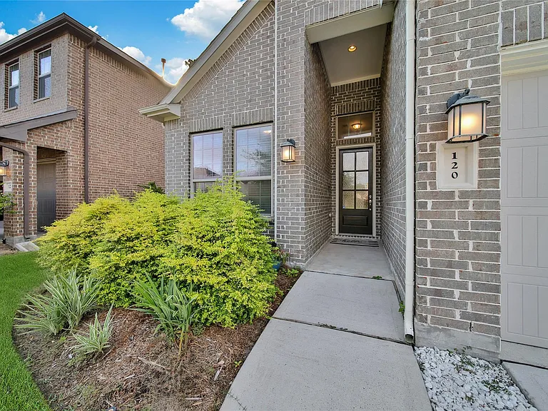 120 Buckeye Dr — Photo 3