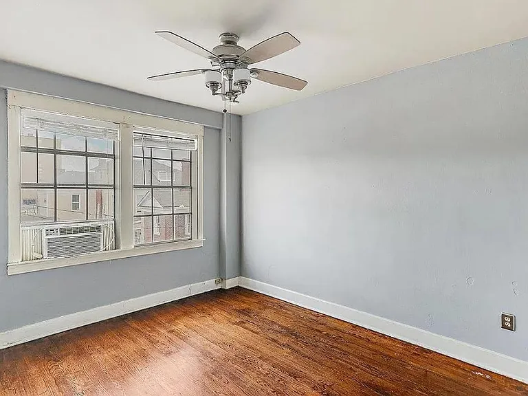 721 N State St — Photo 10