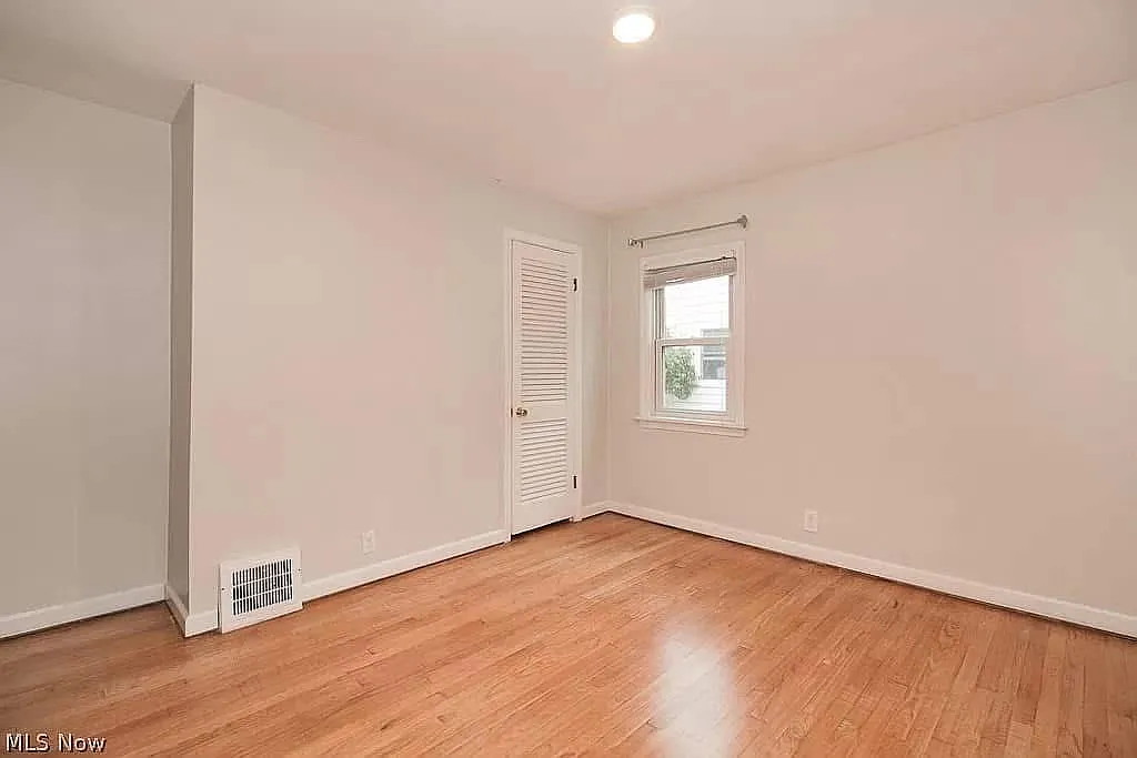 3 bed, 2192 sqft, $2,150 — Photo 4
