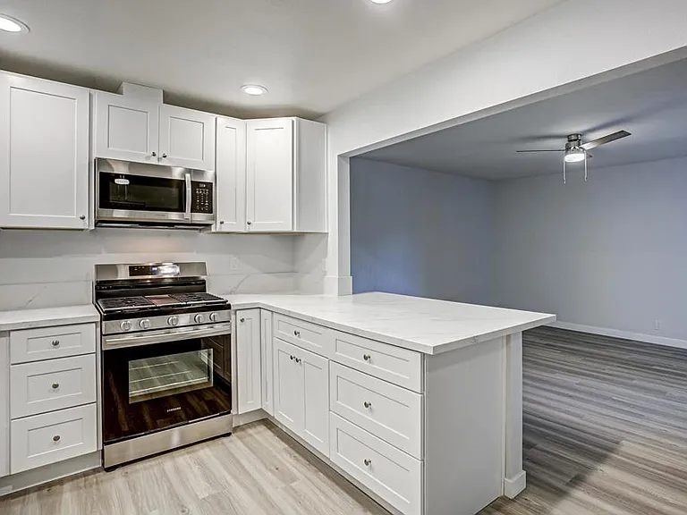141 Johnston Ln #10 — Photo 8