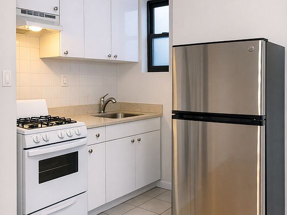 4th image of 6 Jones St #3A