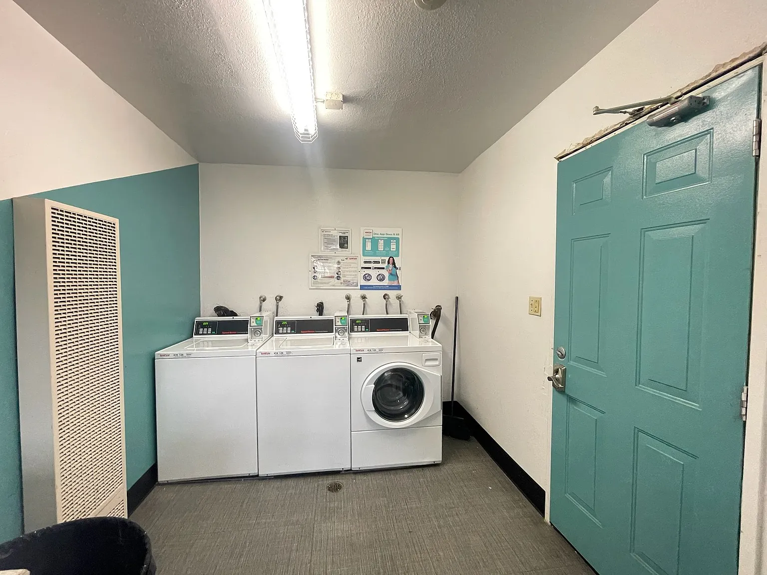 Sharis Apartments — Photo 2