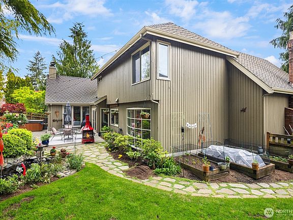 4th image of 3021 224th Avenue NE