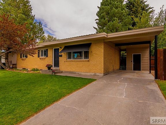 3rd image of 790 Raymond Dr