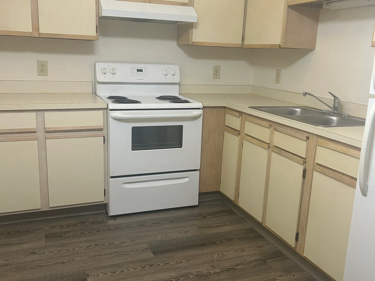 Laurel Manor — Photo 4
