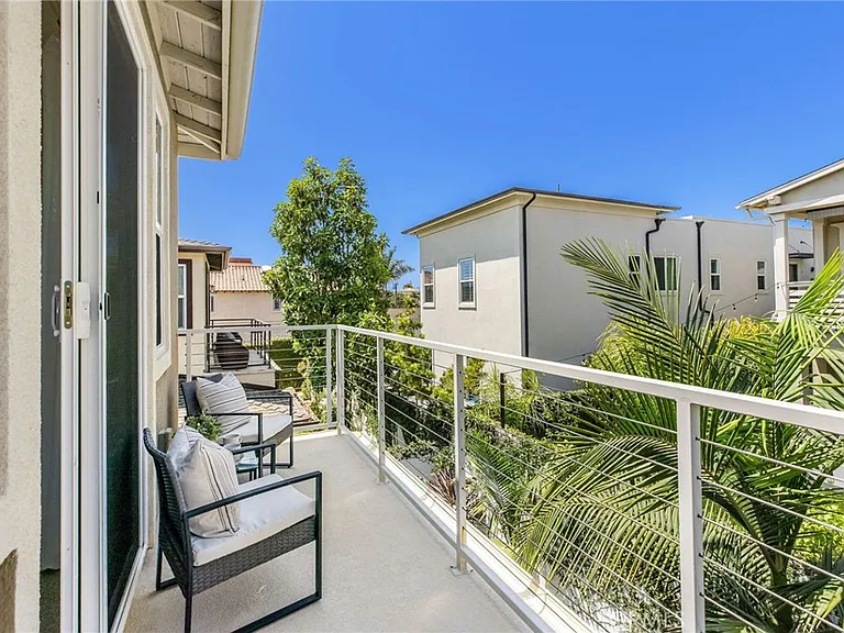 921 Camber Ln — Photo 33
