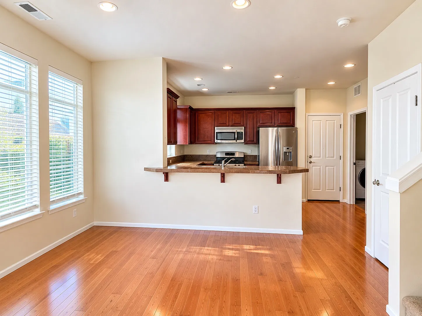 2 bed, 2.5 bath, 1403 sqft, $3,500 — Photo 2