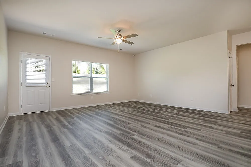4 bed, 2.0 bath, 2164 sqft, $2,295 — Photo 4