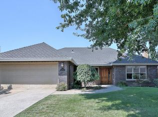 2327 Woodlake Cir, Lodi, CA 95242