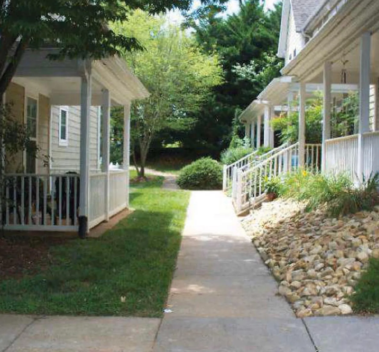 165 Jordan Ln — Photo 2