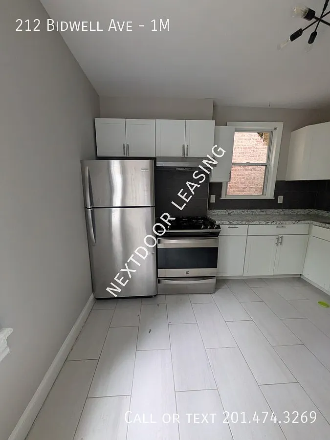 212 Bidwell Ave — Photo 2