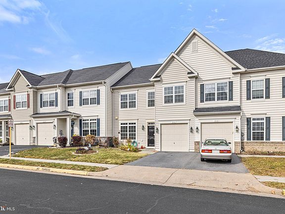 3rd image of 212 Bowling Green Cir