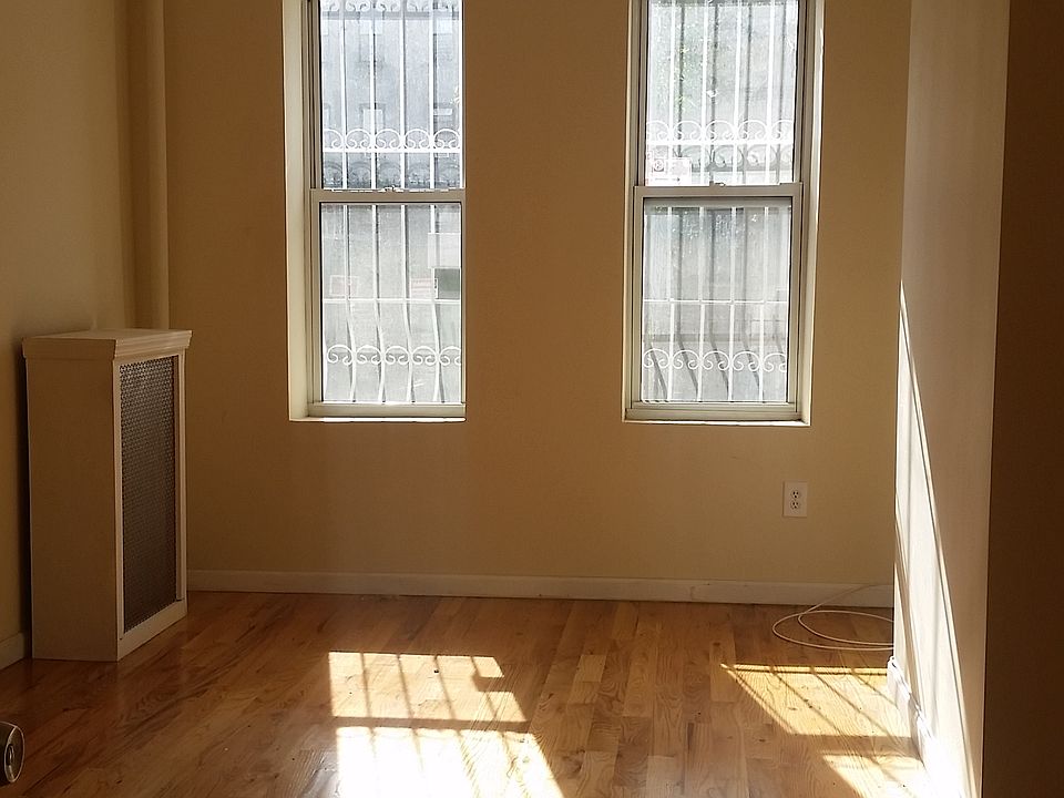 2nd image of 1305 Lincoln Pl APT 1