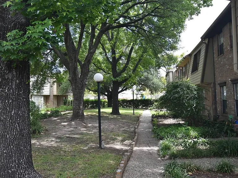 10600 S Gessner Dr #24 — Photo 4