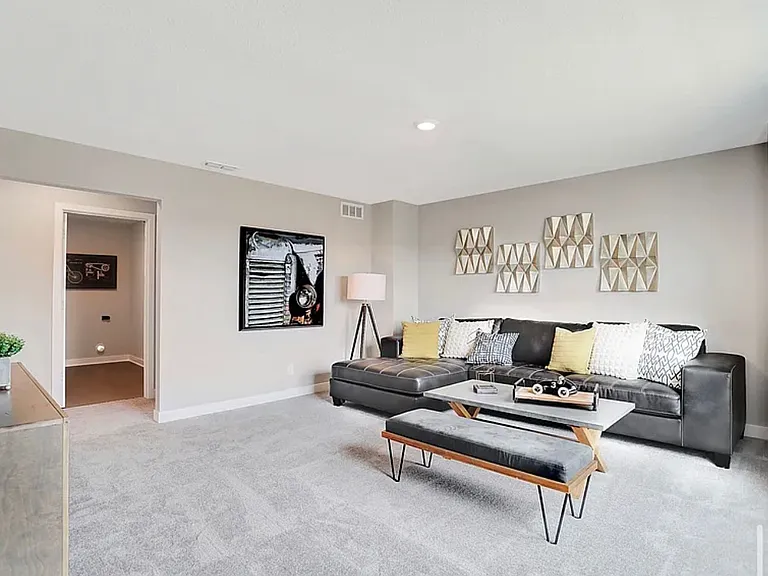 3793 Canterbury Dr — Photo 14