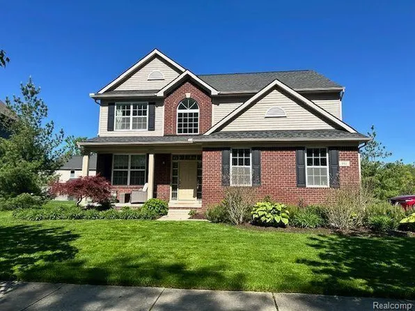 551 Hudson Cir, South Lyon, MI 48178