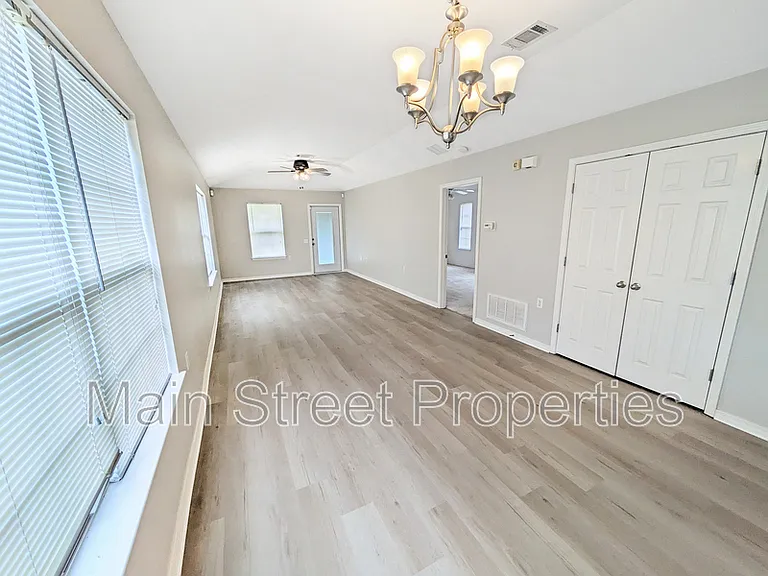 5915 Bilek Dr — Photo 5