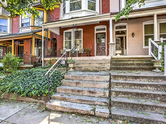 3rd image of 546 E Orange St