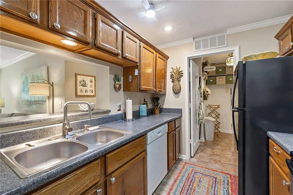 2 bed, 2.0 bath, 1000 sqft, $1,800 — Photo 1