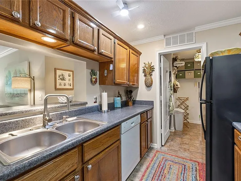 525 Warm Springs Cir — Photo 1