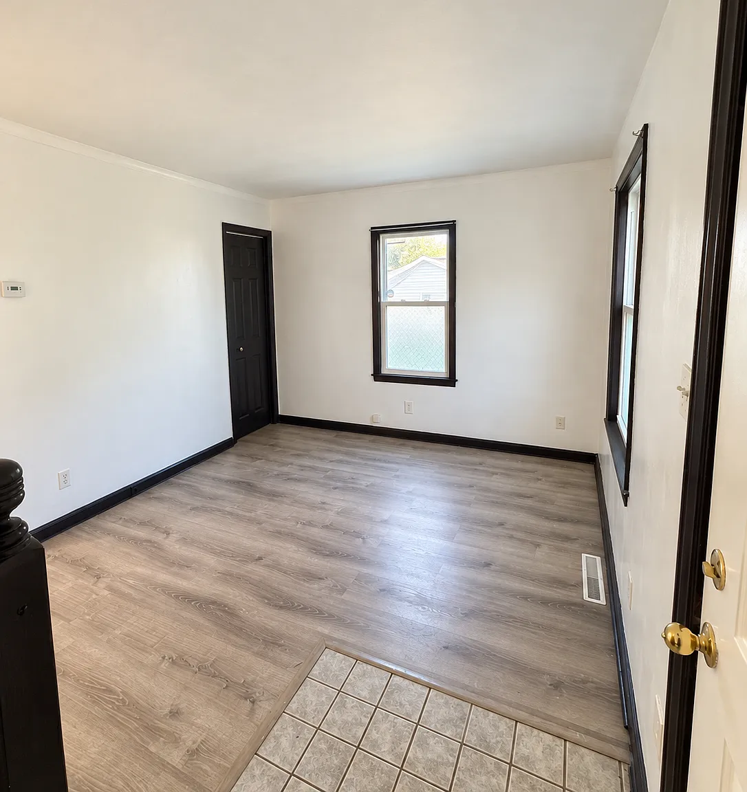 22413 Cushing Ave - MI - 1 — Photo 2