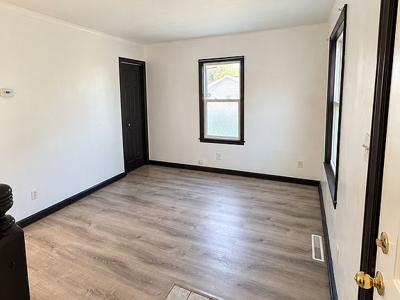 2nd image of 22413 Cushing Ave