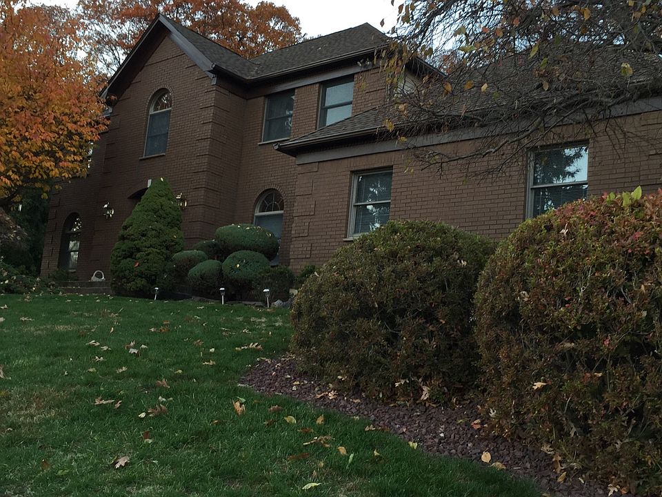 1st image of 6 Lenni Lenape Ct