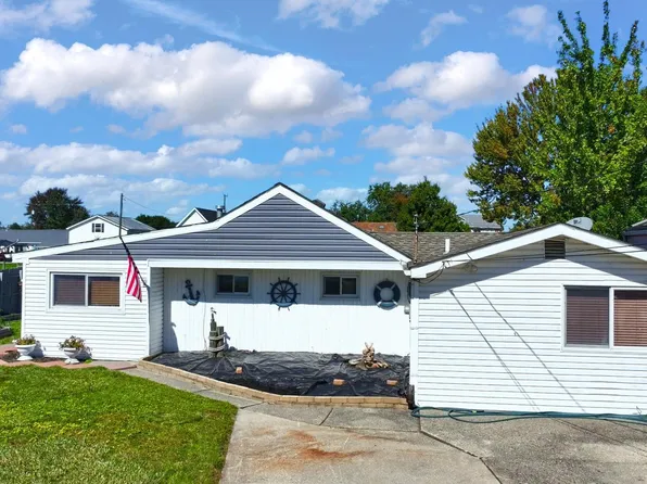 7248 Aqua Isle Dr, Clay, MI 48001