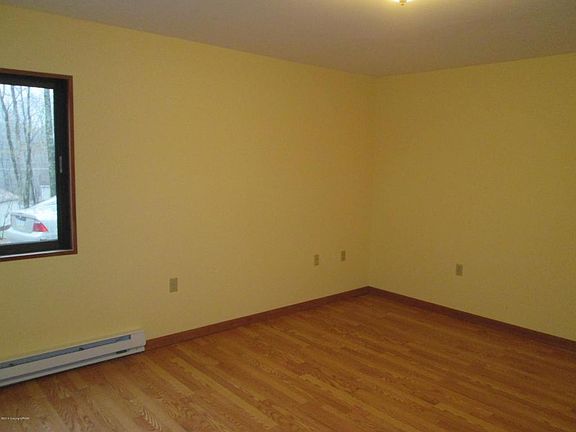 3rd image of 141 Clover Ln