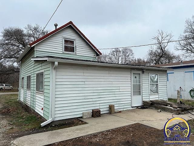 2nd image of 117 E Lincoln Ave