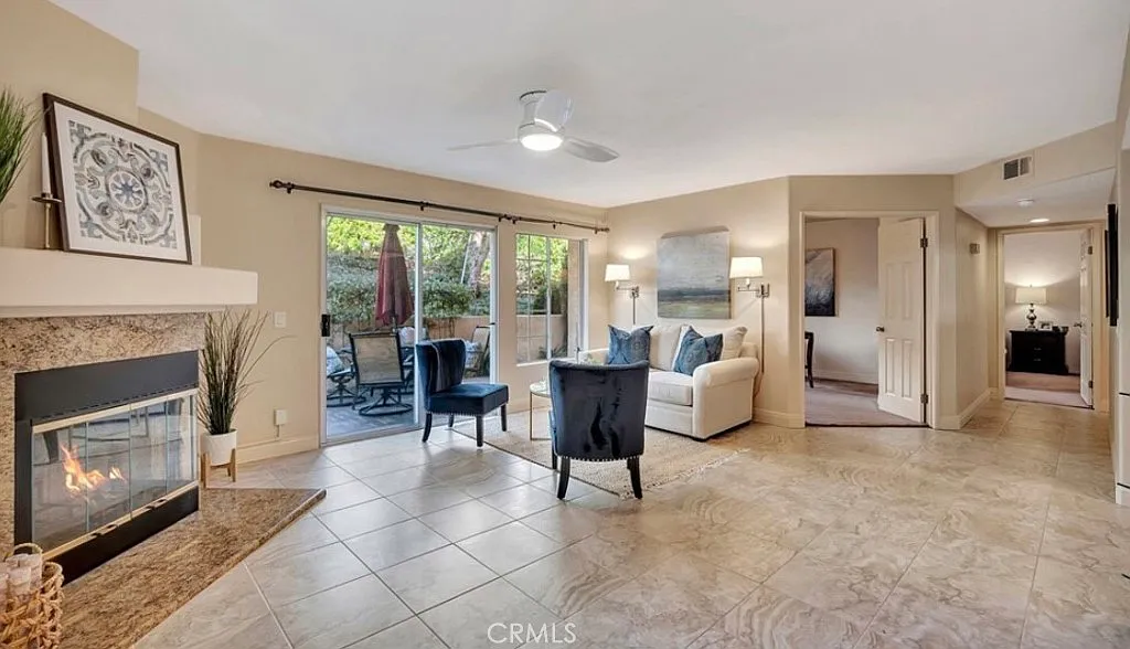 2 bed, 1113 sqft, $3,600 — Photo 2