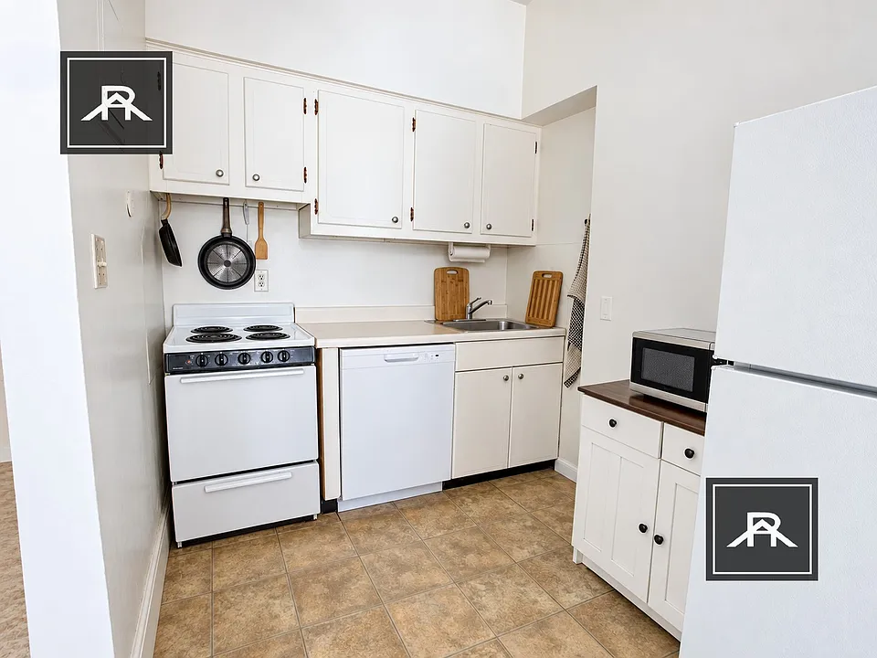 1086 Commonwealth Ave #102