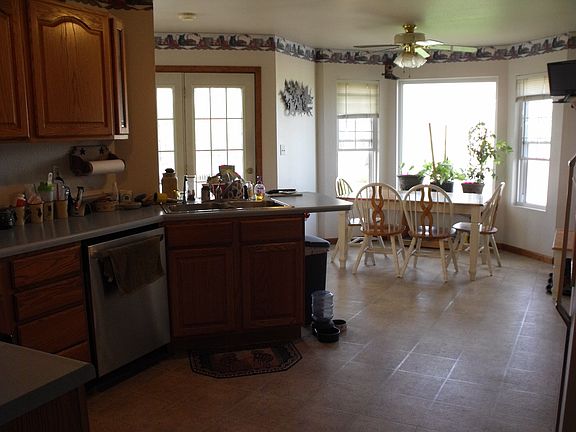3rd image of 763 Zbinden Ave