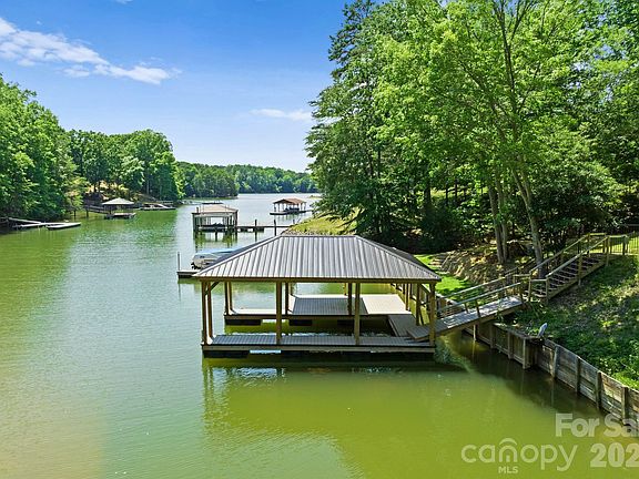 3rd image of 406 Morrison Farm Rd