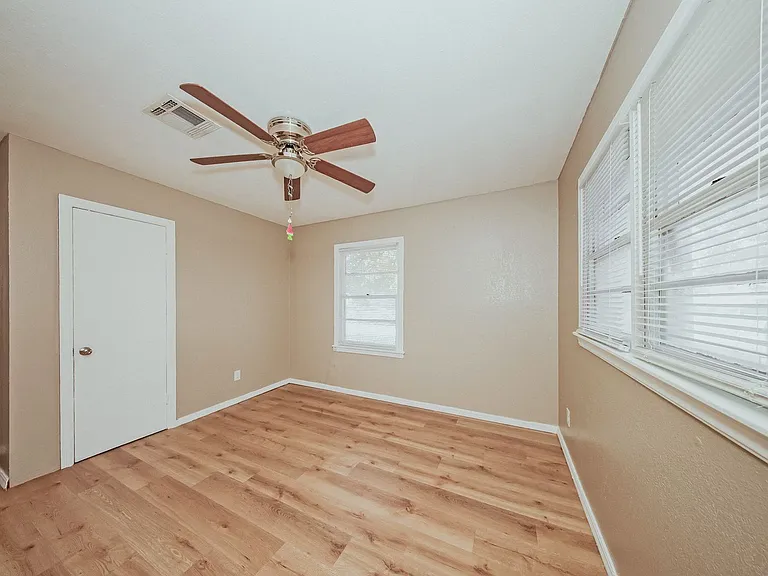 2610 NW Lindy Ave — Photo 18