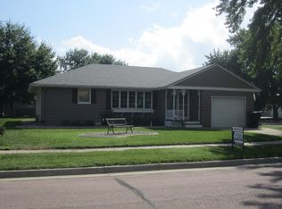606 S 2nd St, Menno, SD 57045