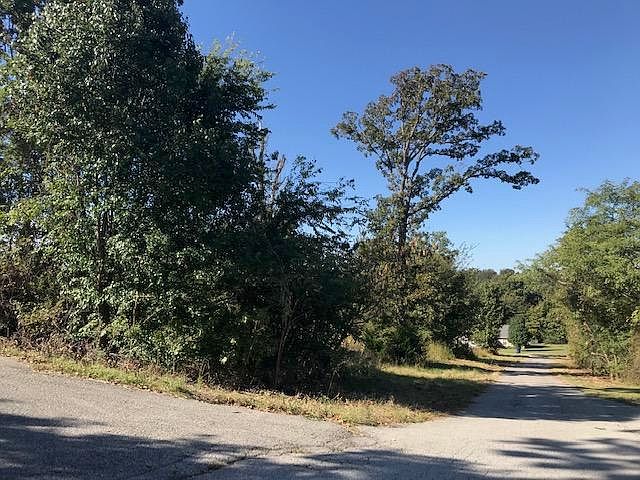 2nd image of Hickory Ln
