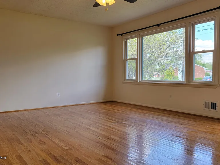 11616 Maple Way — Photo 7