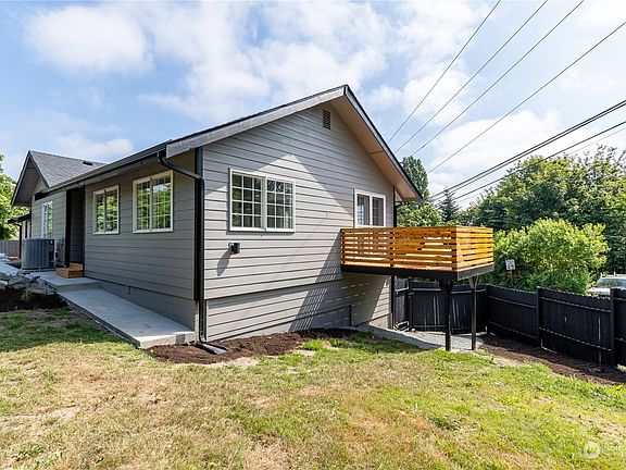2nd image of 11439 Roseberg Avenue S