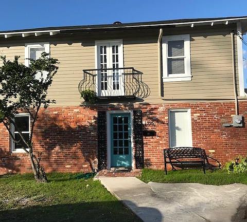 Front view of home