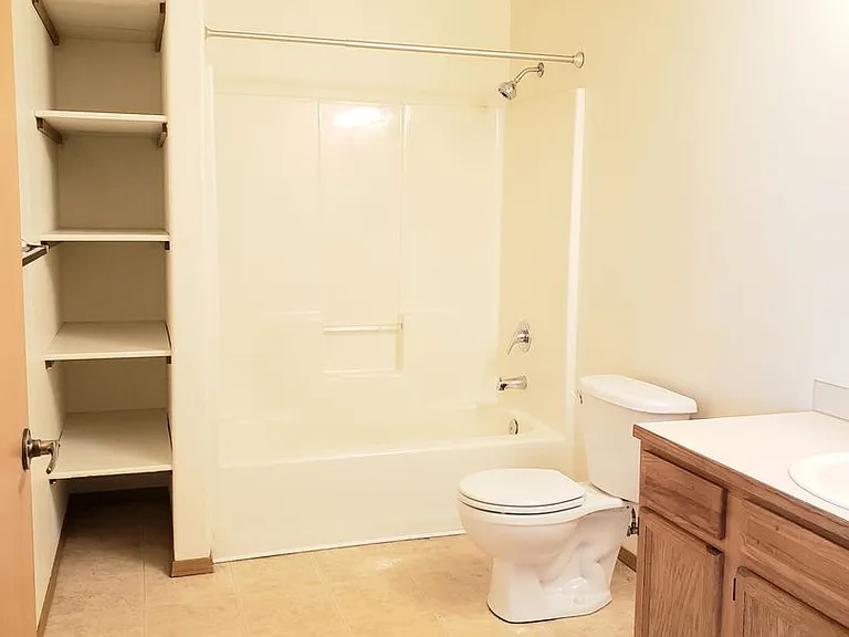 1105 N Western Ave — Photo 18