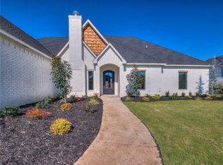 2055 Genova Ct, Edmond, OK 73034