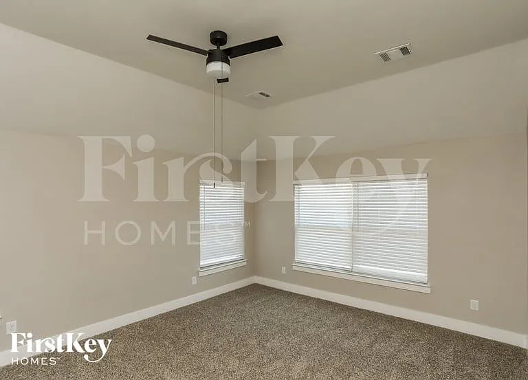 537 Windrow Ln — Photo 8
